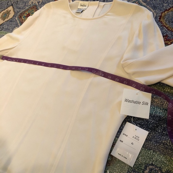 Neiman Marcus Winter White Washable Silk Blouse - Picture 5 of 8